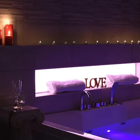 Nido Di Suite, Jacuzzi King Size, Metro C *